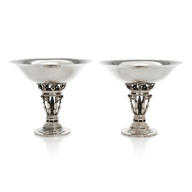 A pair of centrepiece silver bowls by Johan Rohde for Georg Jensen, Copenhagen 1915-1919. Design nr 252.