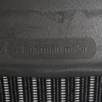 TOIMISTOTUOLI,  "Aeron Chair", Herman Miller.