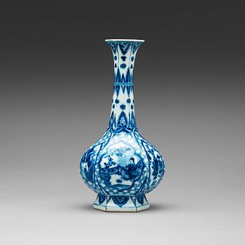 335. A blue and white vase, Qing dynasty, Kangxi (1662-1722).