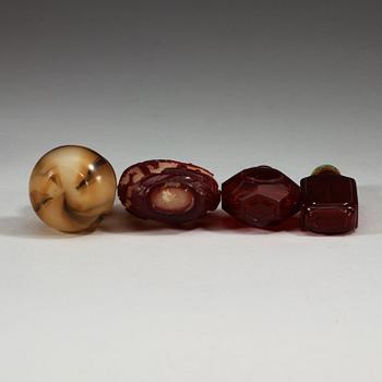 SNUSFLASKOR, fyra stycken, glas. Kina, omkring 1900.