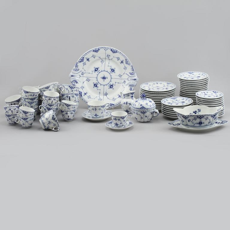 KAFFESERVIS, 48 delar, porslin, "Musselmalet", Royal Copenhagen, 1900-talets andra hälft.