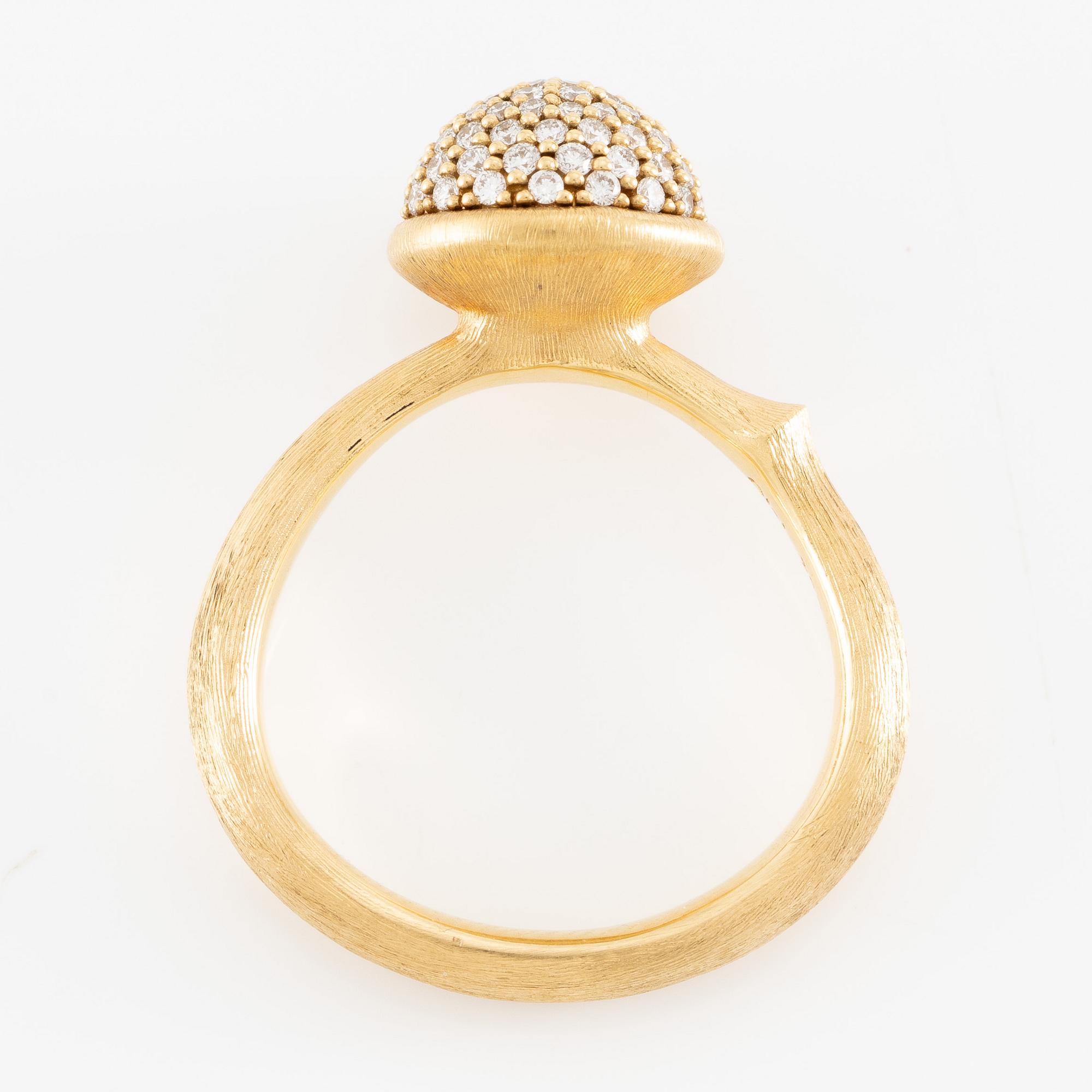 Ole Lynggaard, ring "Lotus" (medium), 18K gold with round brilliant-cut diamonds.