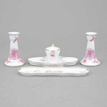 SKRIVBORDSSET, 4 delar, porslin, Beyer & Bock, 1900-tal.