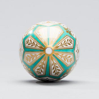 AN EASTER EGG, porcelain, Russia, late 19th century.