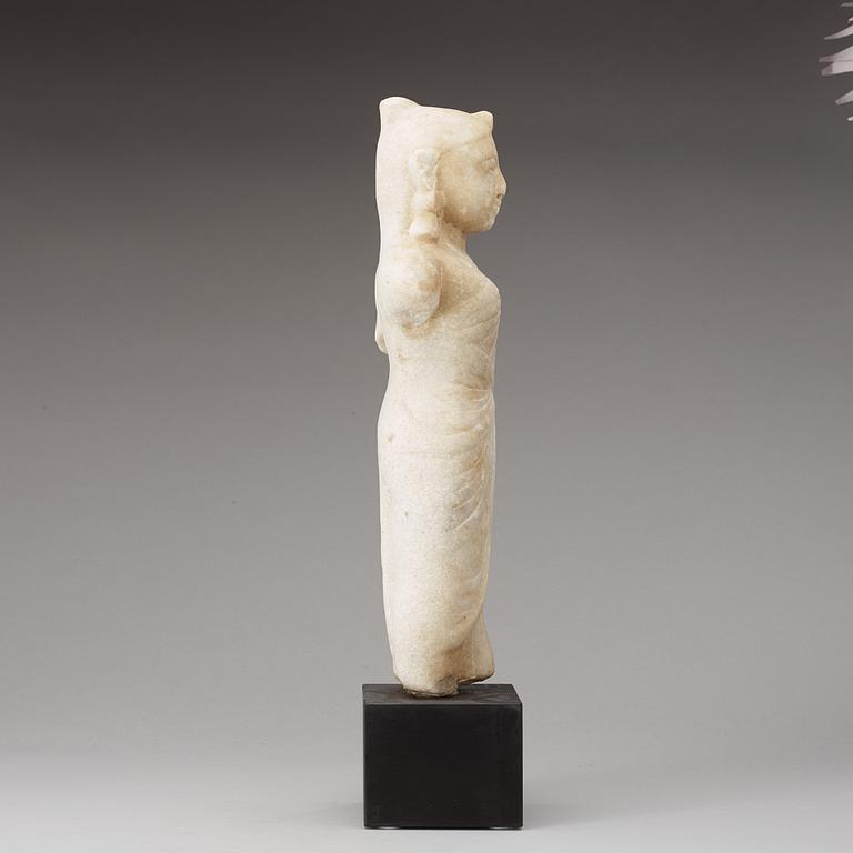 SKULPTUR, marmor. Indien, troligen Gujrat eller Rajasthan, 16/1700-tal.