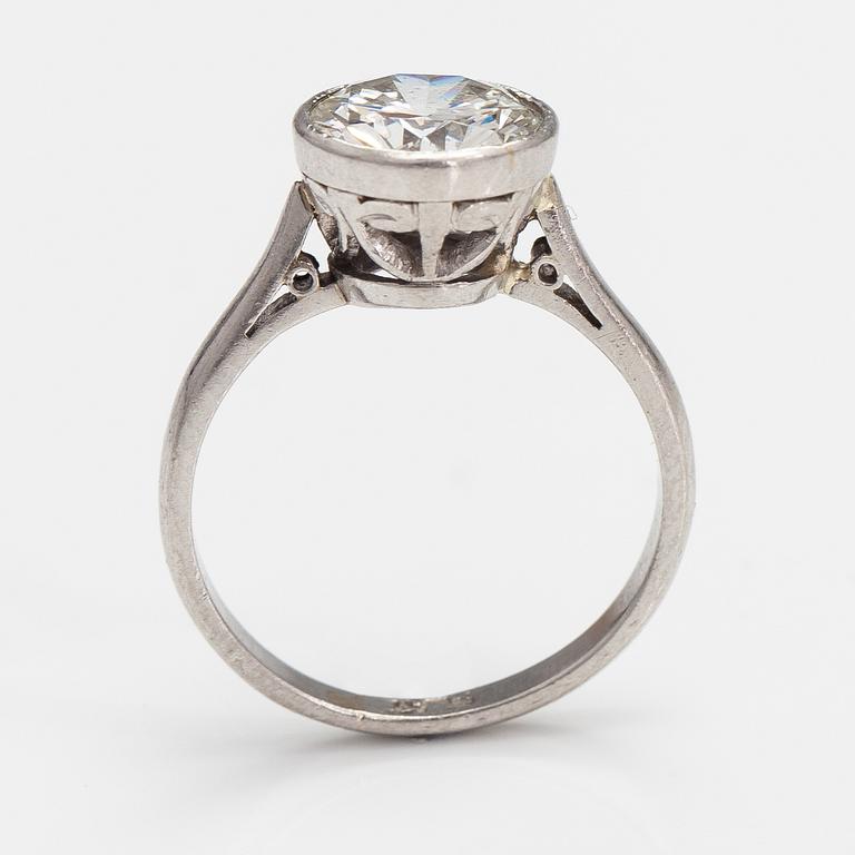 A platinum ring with a ca 2.45 ct brilliant cut diamond.