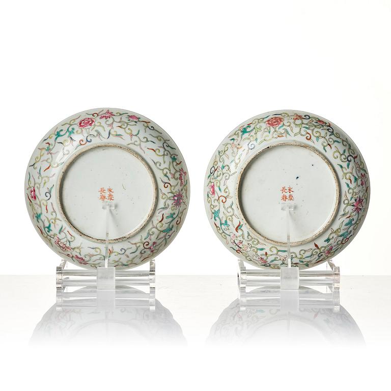 A pair of grisaille decorated turquoise ground 'dayazhai' dishes, Qing dynasty with Guangxu period, circa 1876.