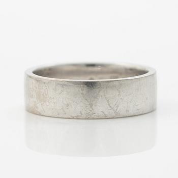 18K white gold ring, Lantz, Stockholm 2011.