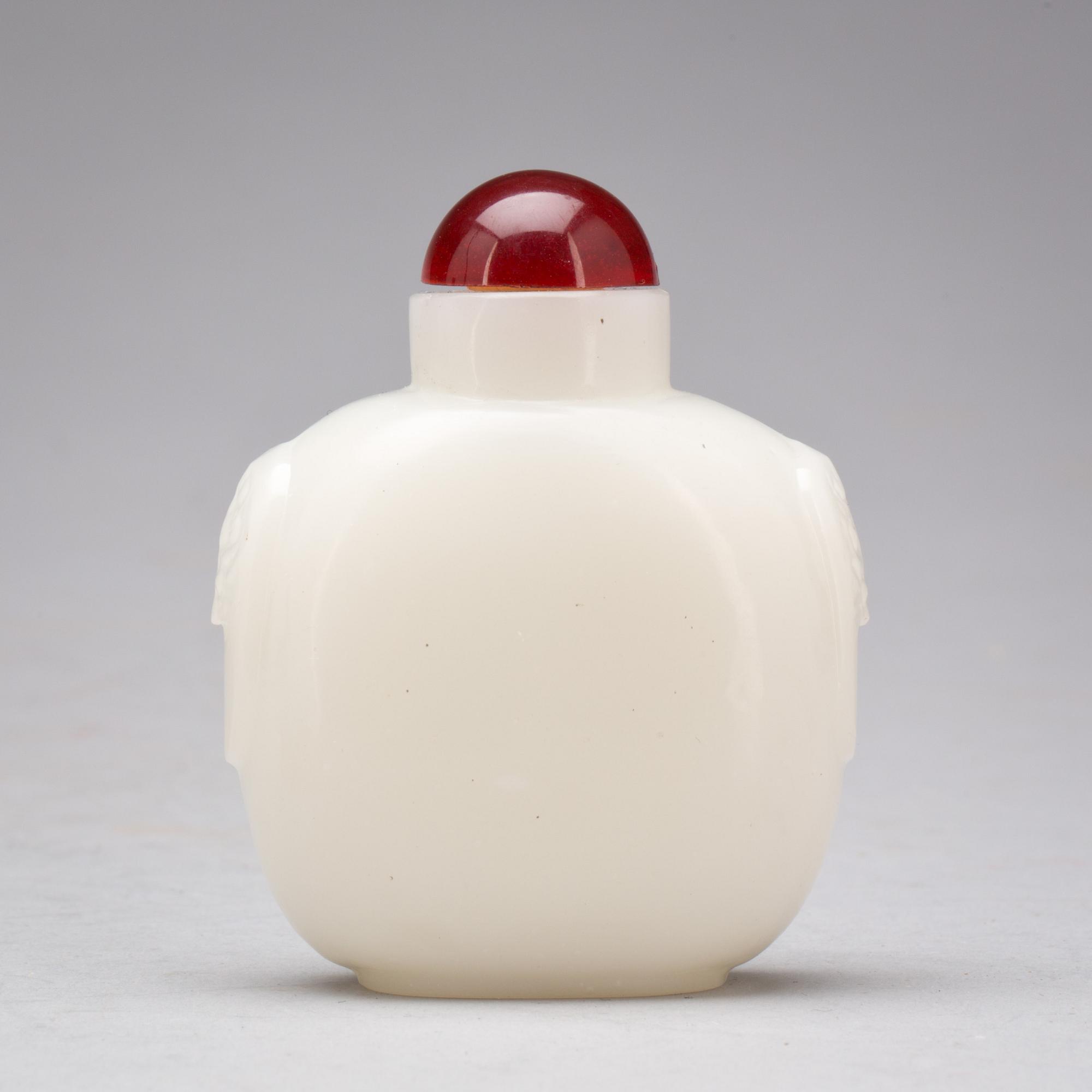 SNUSFLASKA, nefrit. Kina. 1900-tal.