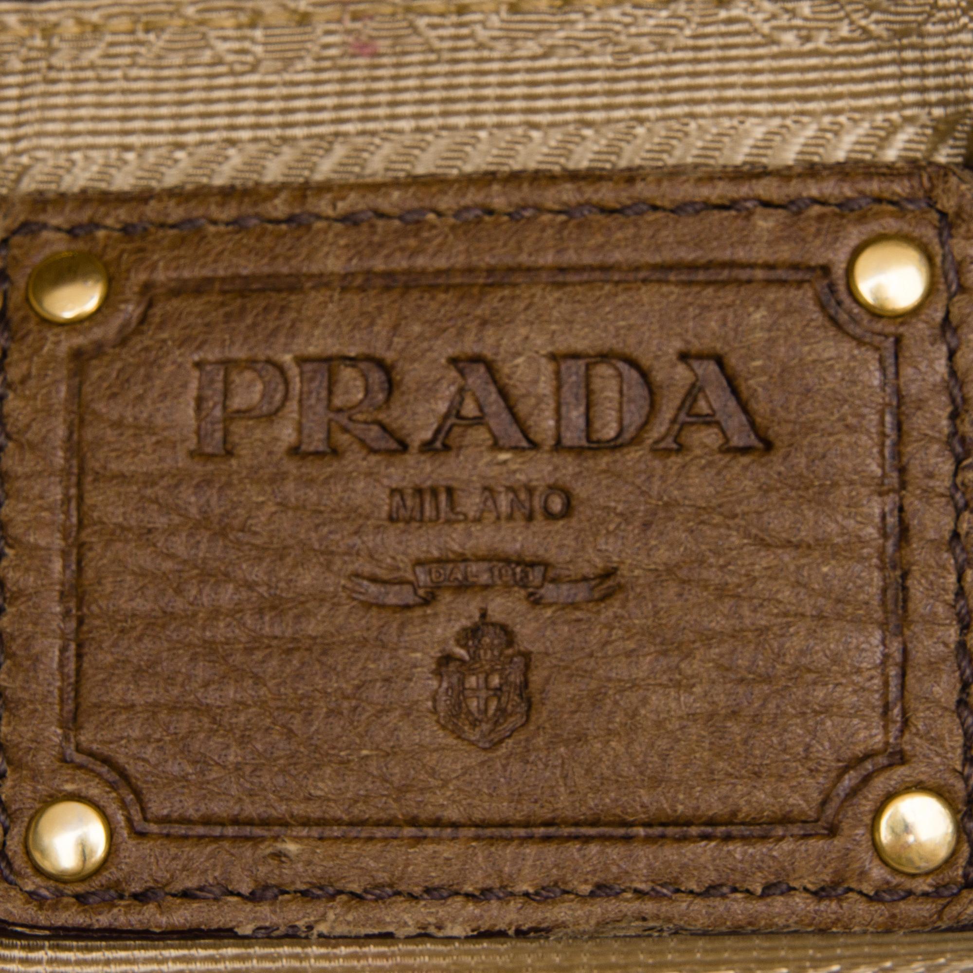 LAUKKU, Prada.