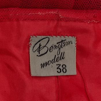 A tuille evening gown, circa 1955.