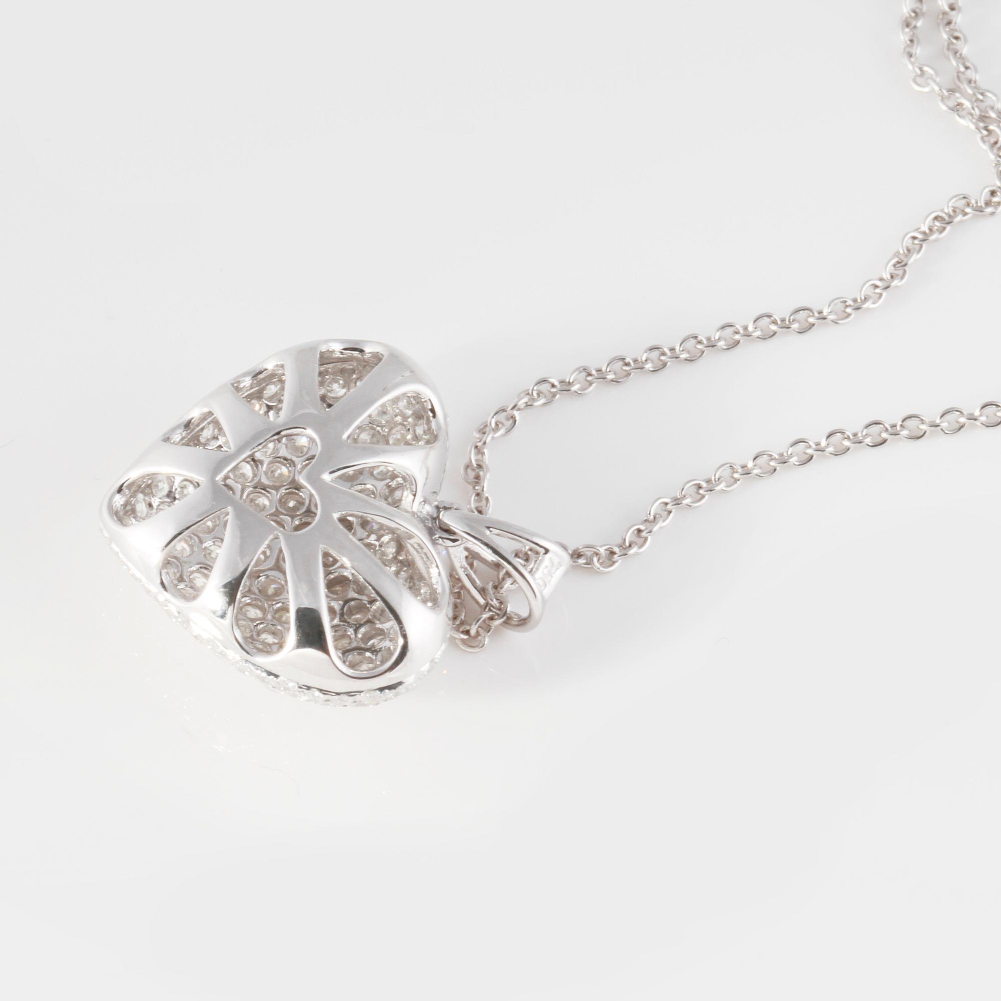 HÄNGE, med briljantslipade diamanter ca 1.20 ct.