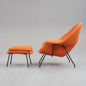 Eero Saarinen, "Womb chair", fåtölj med fotpall, sannolikt licenstillverkad för Nordiska Kompaniet 1960-tal.