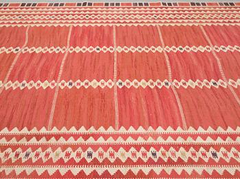 Barbro Nilsson, Matto, "Salerno röd", flat weave, ca 387-390,5 x 257,5-266 cm, signed AB MMF BN.