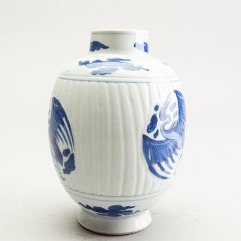 A blue and white tea caddy, Qing dynasty, Kangxi (1662-1722).