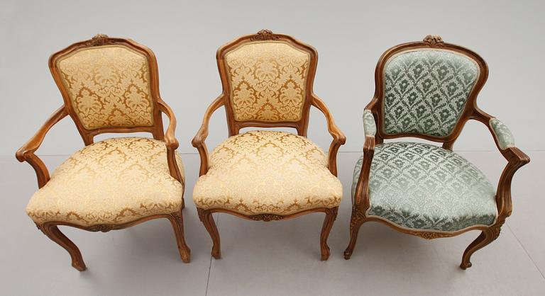 KARMSTOLAR, 3 st, (2+1) rokokostil, 1900-talets första hälft samt 1900-talets mitt.