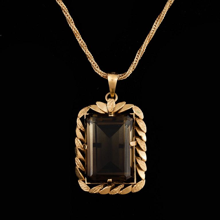 HÄNGE SAMT KEDJA, 14k och 18k guld med rökkvarts. Vikt ca 20,5 gram.