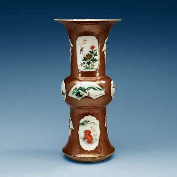 1642. VAS, porslin. Qing dynastin, 1800-tal.