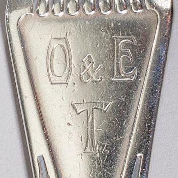 SKEDAR, 5 st, och SÅSSLEV, silver "Suomi"-serien, Finska Guldsmeders ab, Åbo 1920-21. Vikt 342,7 g.