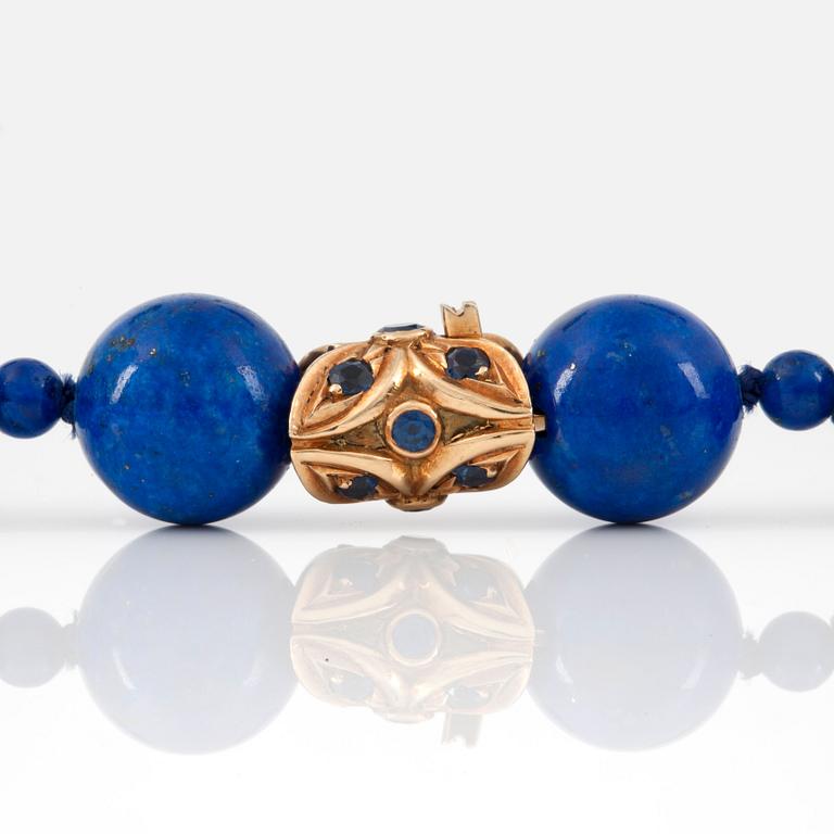 A lapis lazuli bead necklace with clasps in gold set with sapphires.