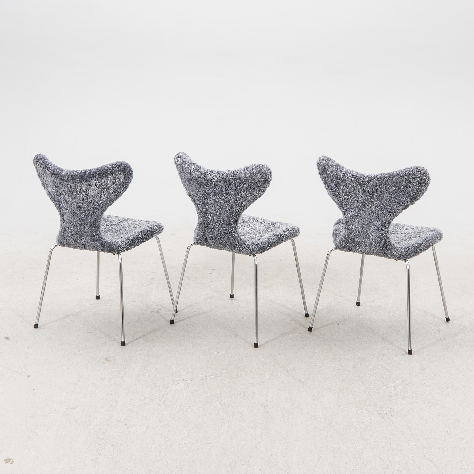 Arne Jacobsen, a set of six "Måsen/Liljan" sheepskin chairs from Fritz Hansen Denmark.
