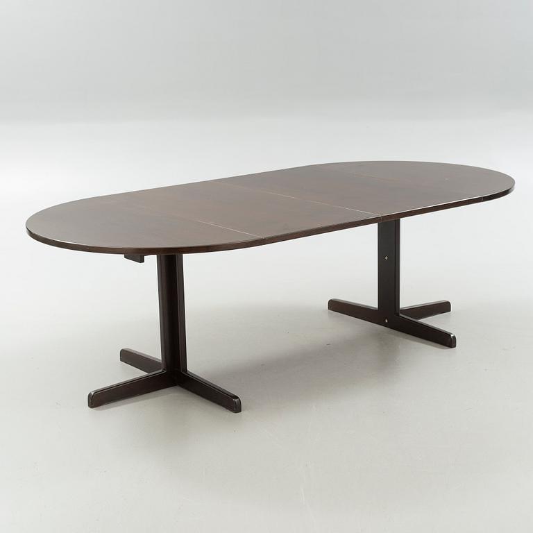 A diningroom furniture set of 7 pieces by Thonet from the second half of the 20th century.