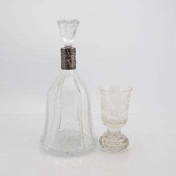Karaff med silverfattning samt frimurarglas sent 1800-tal.