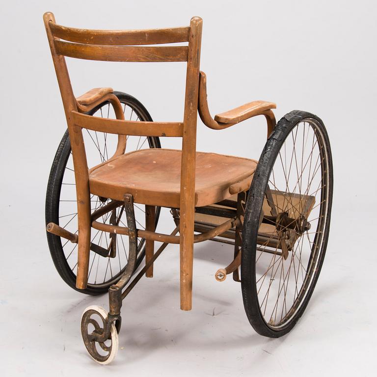 PYÖRÄTUOLI, 1900-luku.