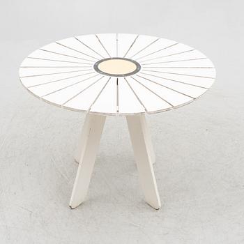 Alvar & Aino Aalto, an 'Aurino' garden furniture set with table and four chairs.