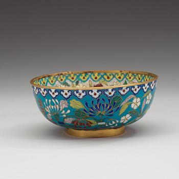 A cloisonné bowl, Qing dynasty (1644-1912).