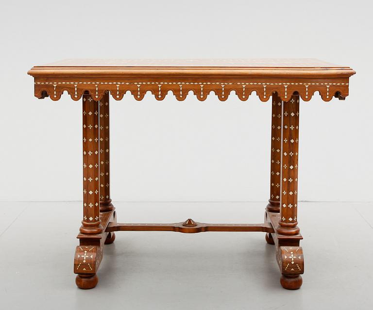 BORD, orientaliskt, sent 1800-tal.