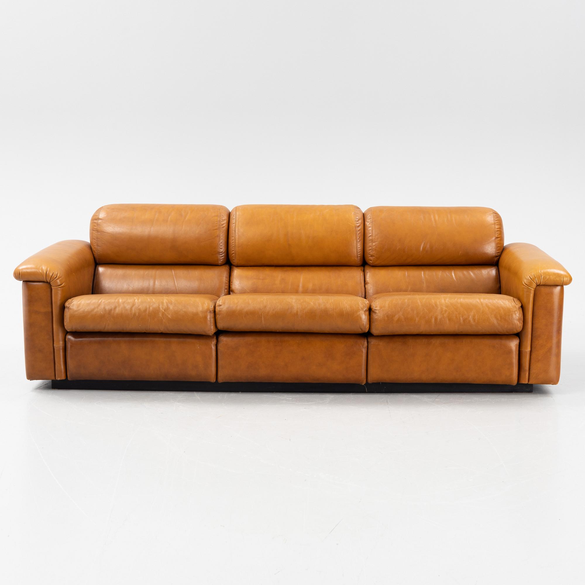 A Cinova leather sofa, Italy, 1970's/80's.