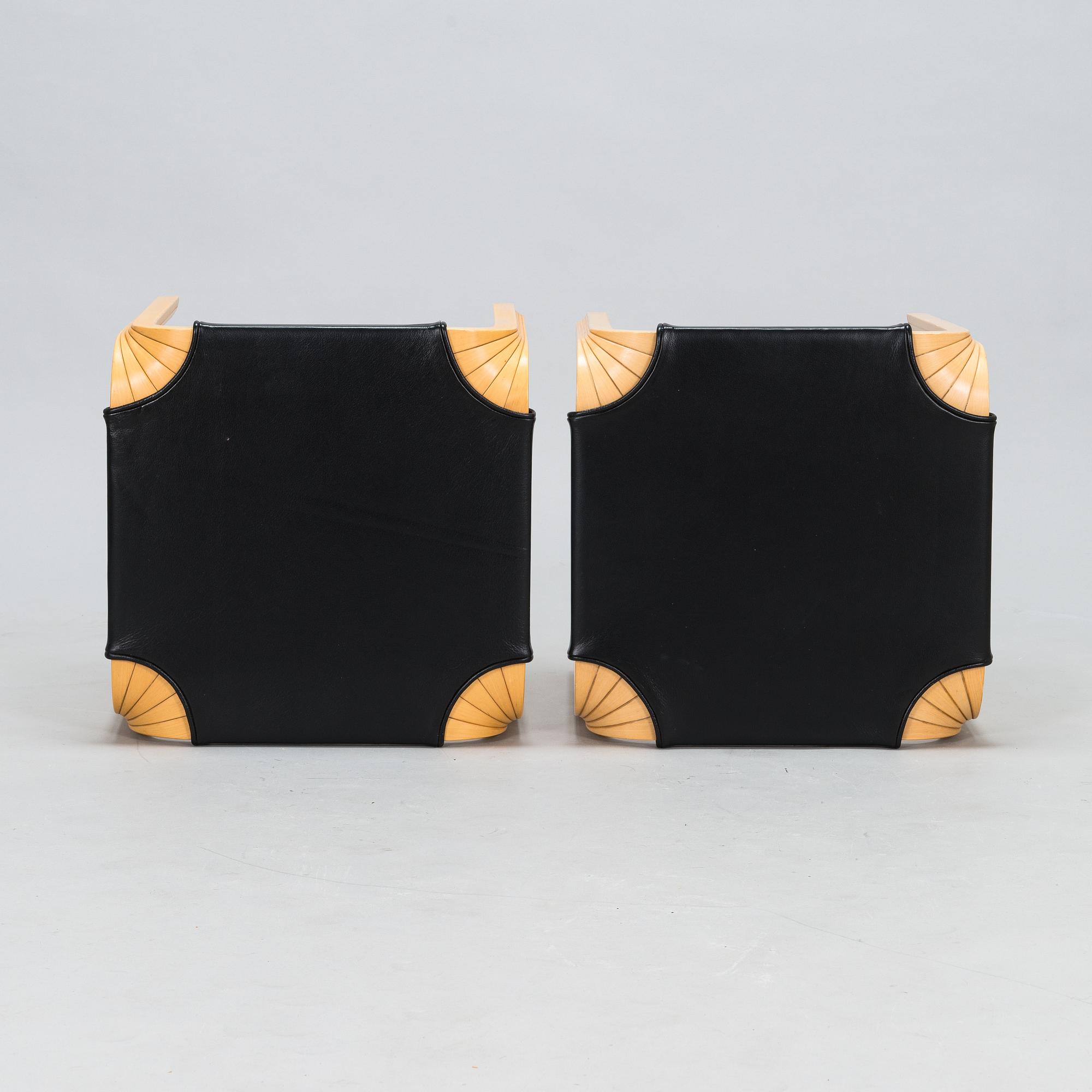 Alvar Aalto, pallar, ett par, modell X601, Artek 1900-talets senare hälft.