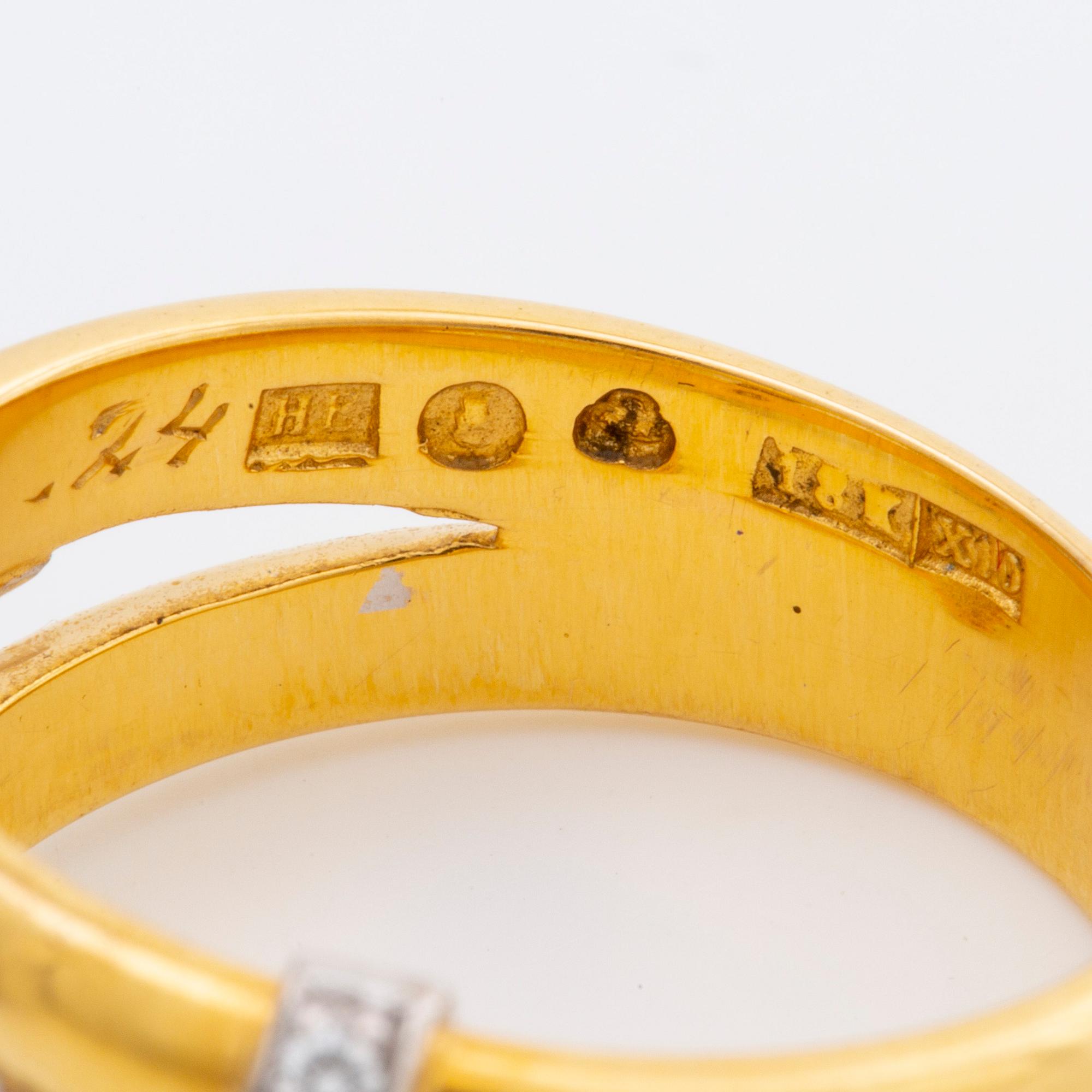 ENGELBERT RING 18k guld m briljanter 0,24 ct totalt ingraverat, Stockholm 1996, original etui och box.