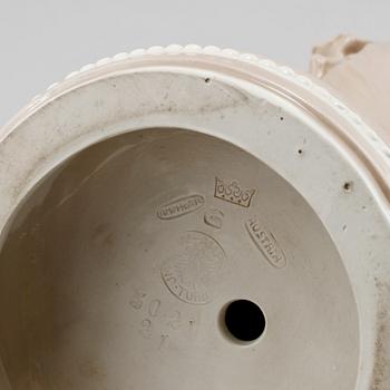 FIGURIN, porslin, Österrike, 1900-tal.