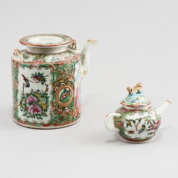 KANNOR, 2 st, porslin, Kina, 1900-tal.