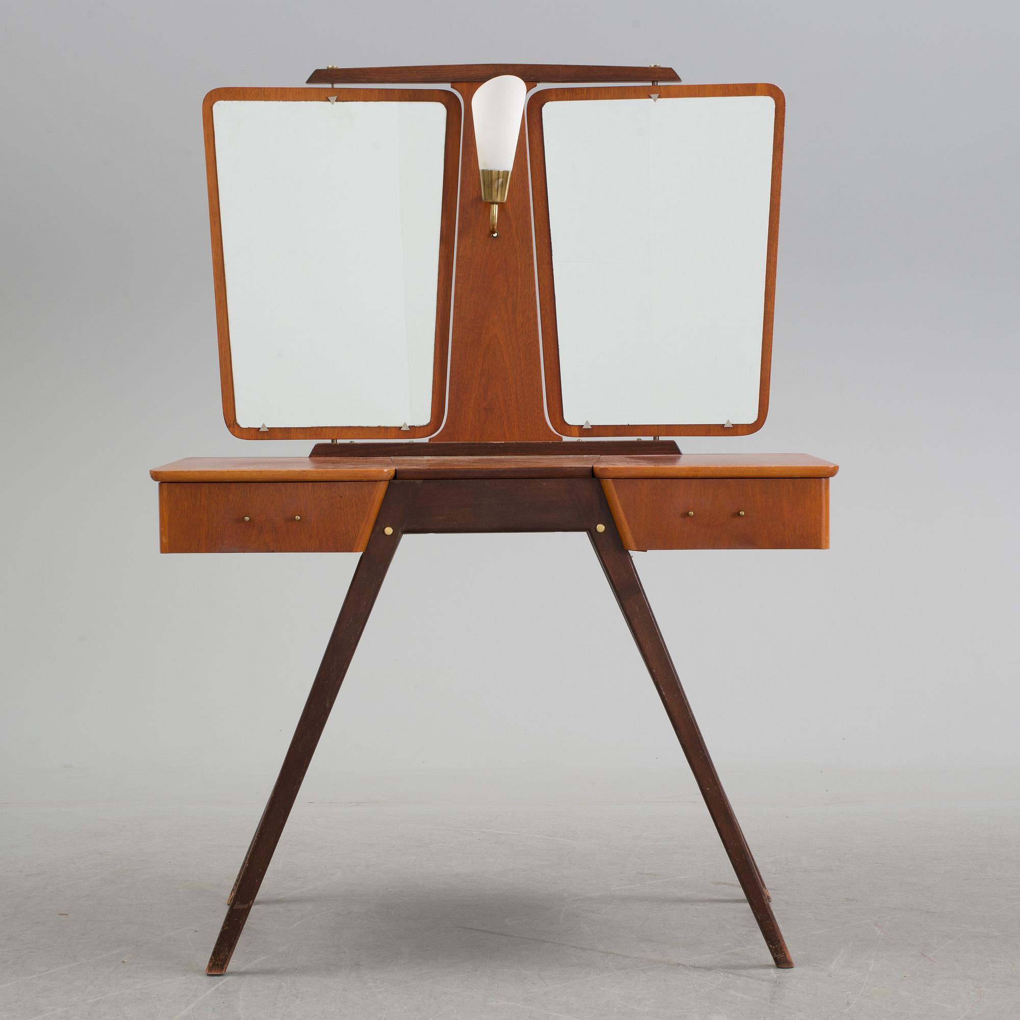 A 1950s dressing table.