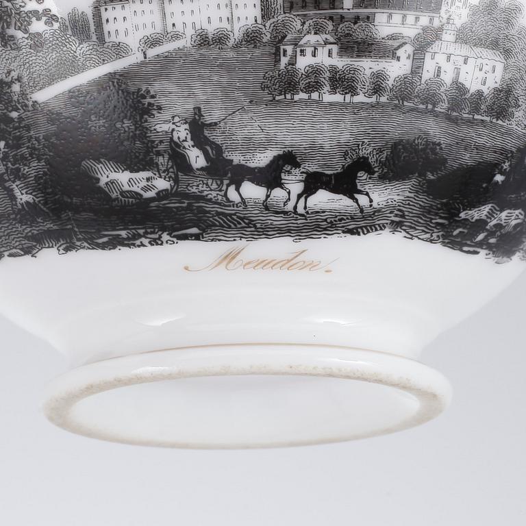 KOPPAR MED FAT, 2 st, porslin, Frankrike 1820-tal.