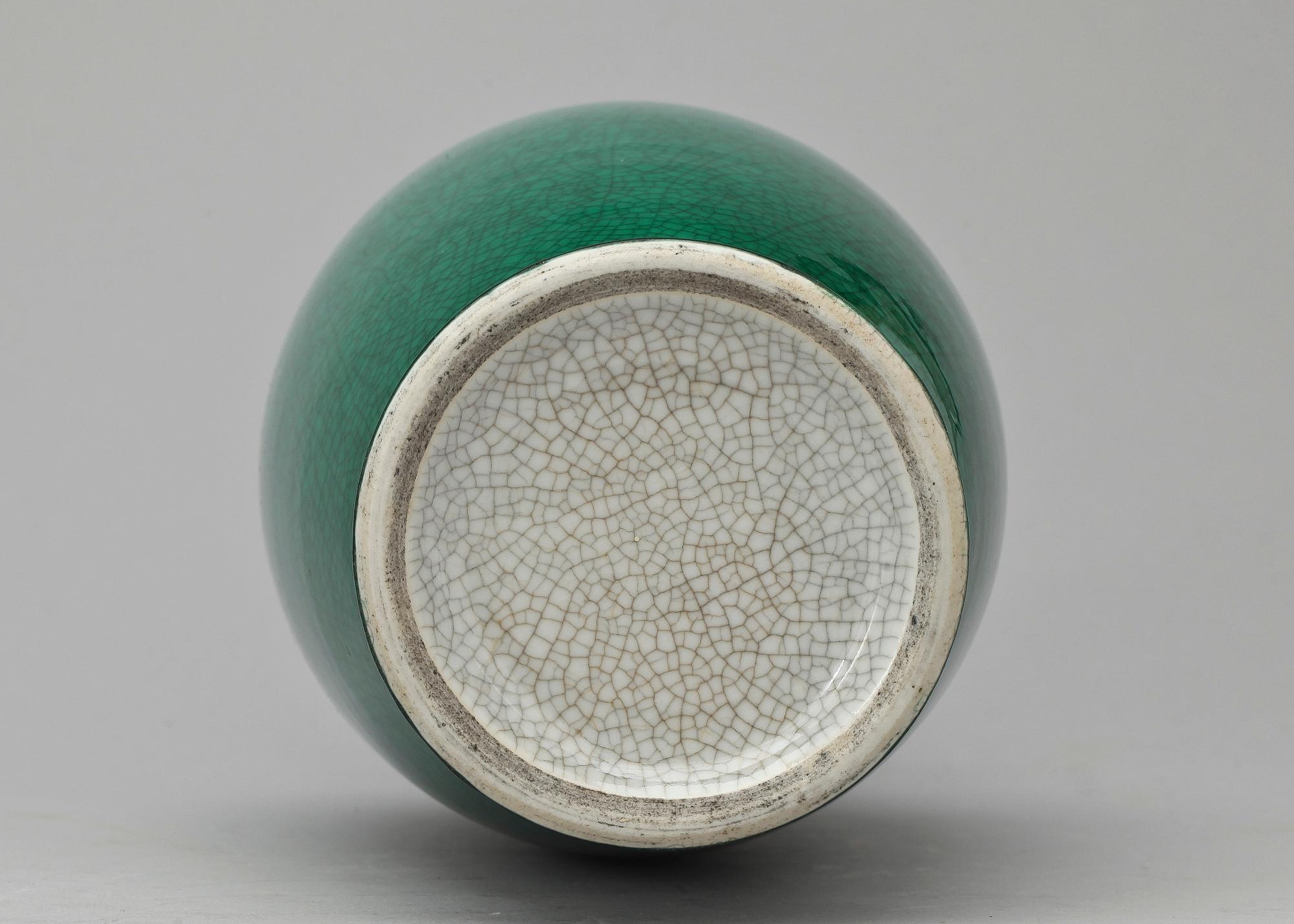 VAS, porslin, Kina, sannolikt runt år 1900.