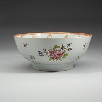 A famille rose punch bowl, Qing dynasty, Qianlong (1736-95).