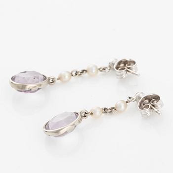 Earrings, a pair, 18K white gold with pearls and amethysts.