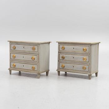 Chests of drawers, a pair from the 19th century.