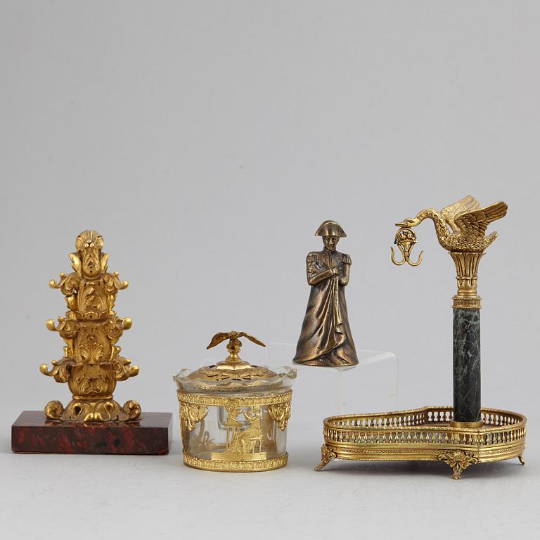 PRYDNADSFÖREMÅL, 4 st, 1800/1900-tal.