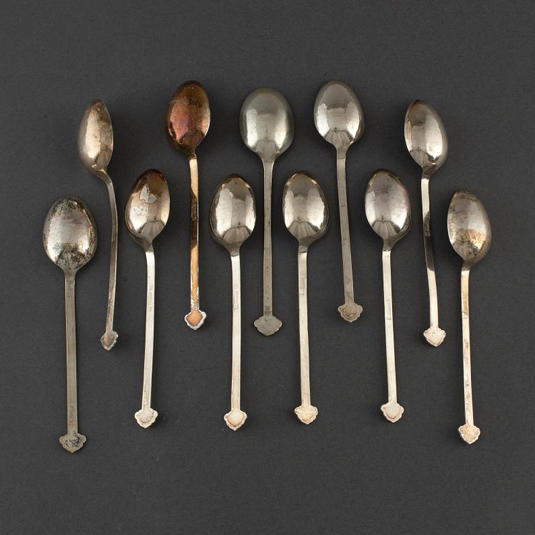 Twelve Chinese silver spoons, 20th century.