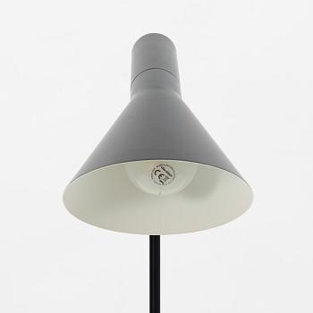 Arne Jacobsen, golvlampa, "AJ", Louis Poulsen, Danmark.
