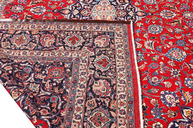 A Keshan carpet, c. 390 x 290 cm.