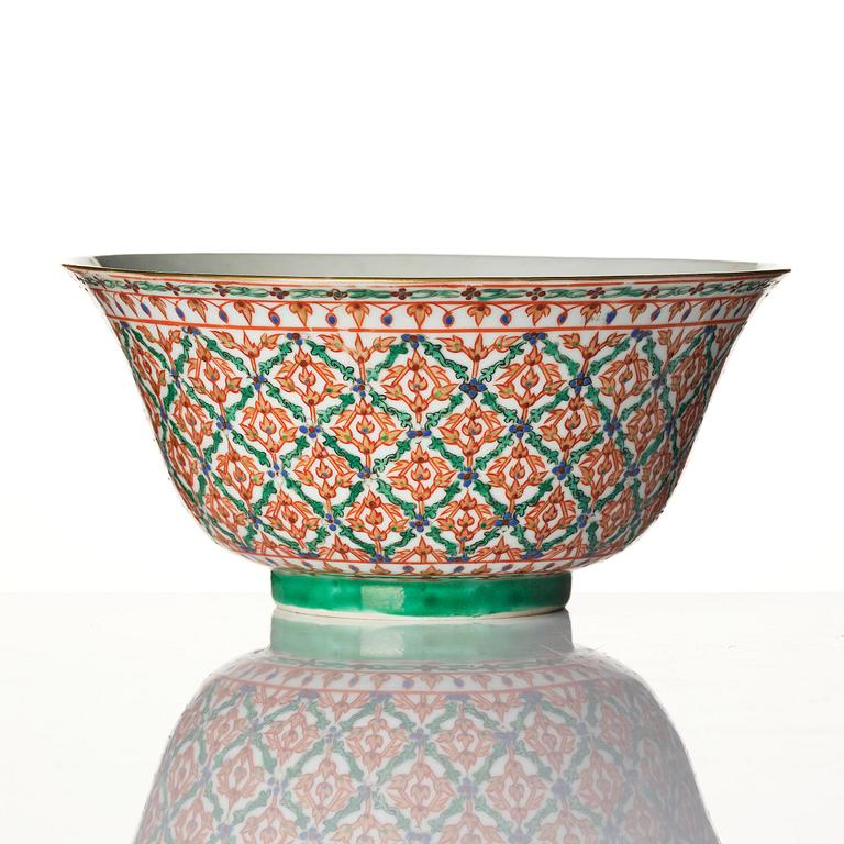An enamelled Benjarong bowl, 19th century.