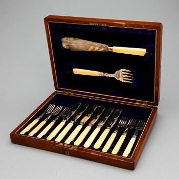 FISKBESTICK, 14 delar, pläter, England, 1800/1900-tal.