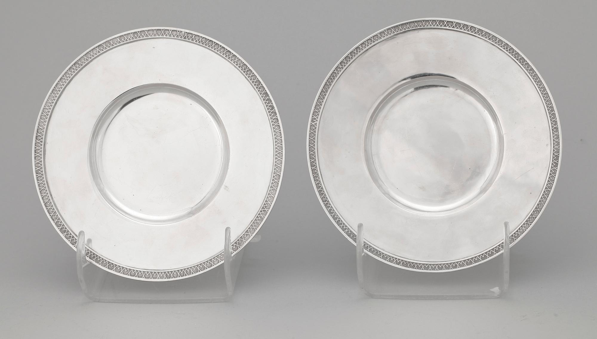 TALLRIKAR, ett par, sterlingsilver, Borgila, Stockholm 1931-34. Totalvikt ca 430 gram.