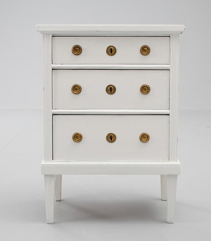 BYRÅ, sengustaviansk stil, omkring 1900.